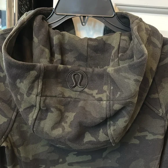 Lululemon scuba hoodie camo size 6 - Picture 4 of 6